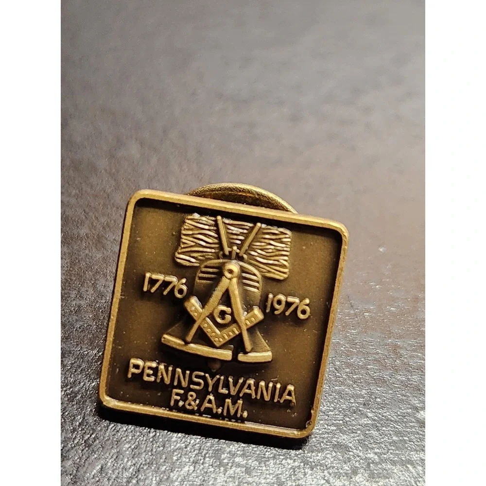 Vintage 1976 Masonic Free & Accepted Masons of Pennsylvania Lapel Pin